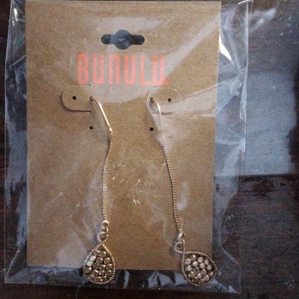 Gold tone earings